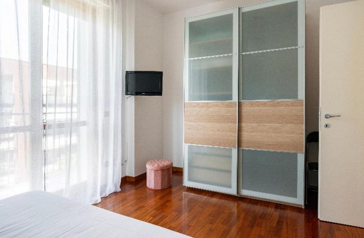 Casti - Appartamento Mm3 Comasina Milan Luaran gambar